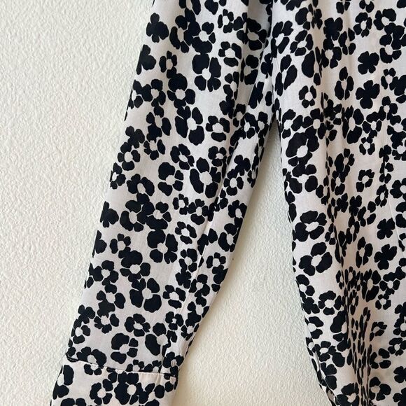 Ann Taylor LOFT Size Medium Long Sleeve Blouse quarter button up floral - Picture 5 of 9
